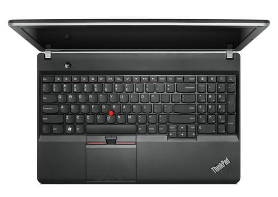На ноутбуке Lenovo ThinkPad Edge E545 мигает экран